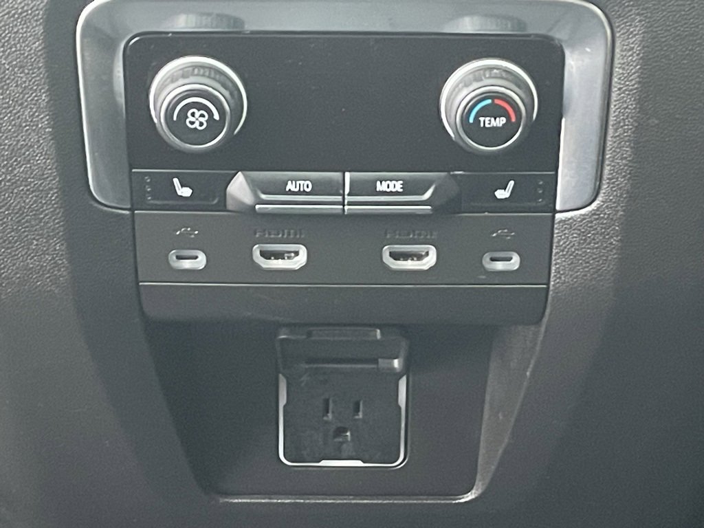 Certified 2021 Chevrolet Suburban Premier w/ Premium Package image 33