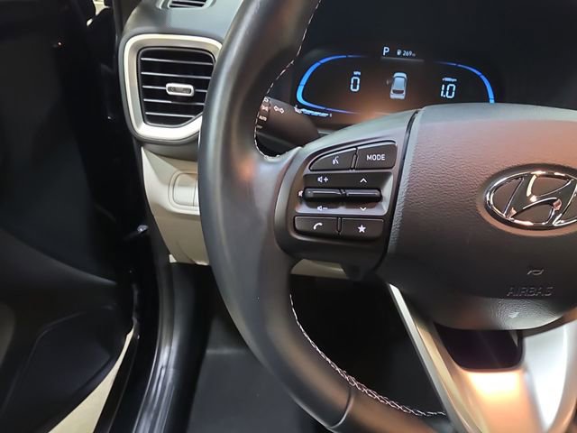 Used 2025 Hyundai Venue SEL image 27