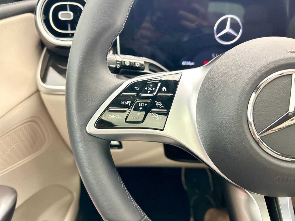 Used 2023 Mercedes-Benz GLC 300 image 11