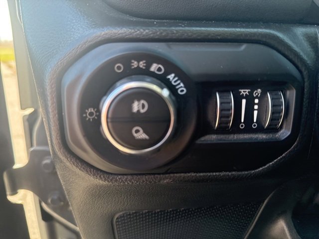 Used 2021 Jeep Gladiator Overland image 15