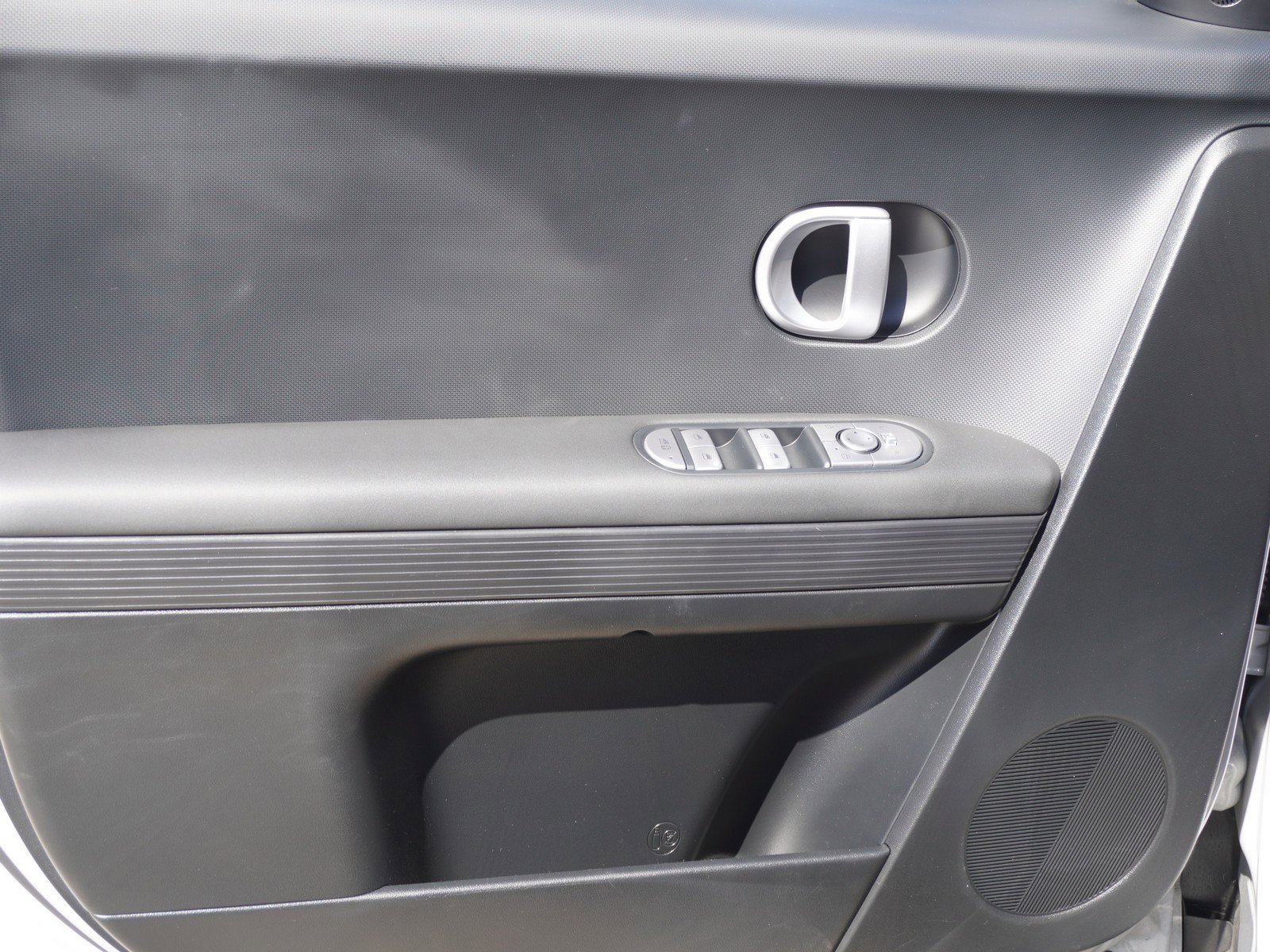 Used 2024 Hyundai Ioniq 5 SE image 18