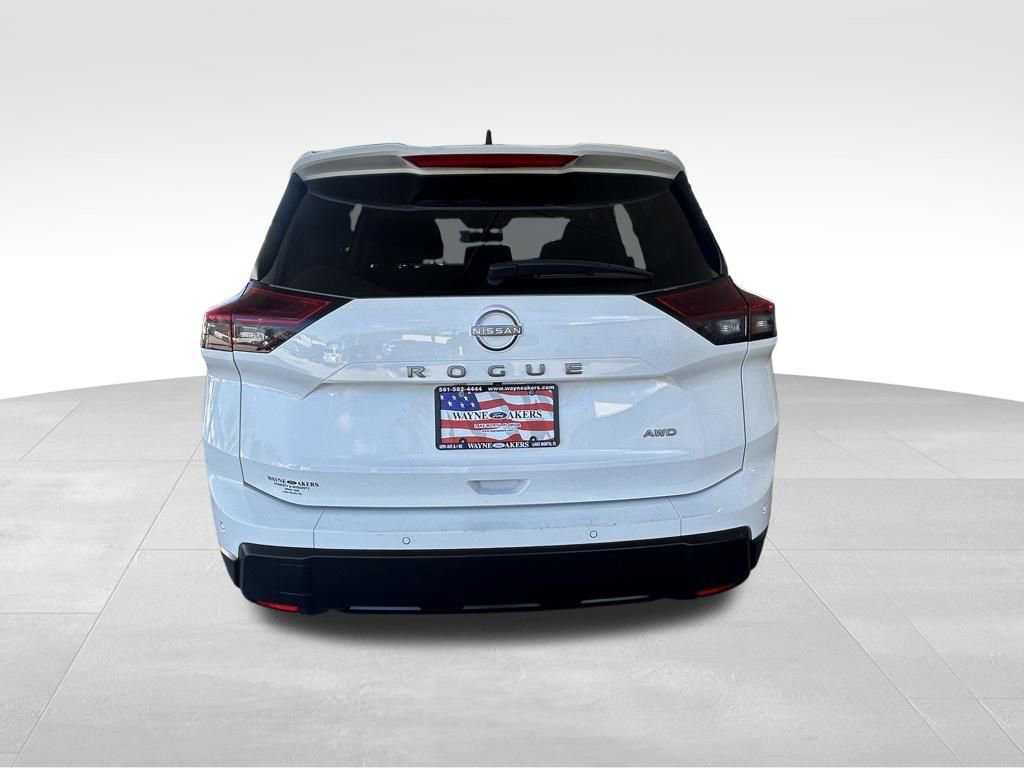 Used 2024 Nissan Rogue S image 5