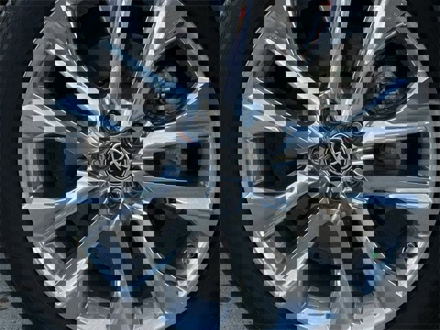 Used 2023 Toyota Highlander Limited image 10