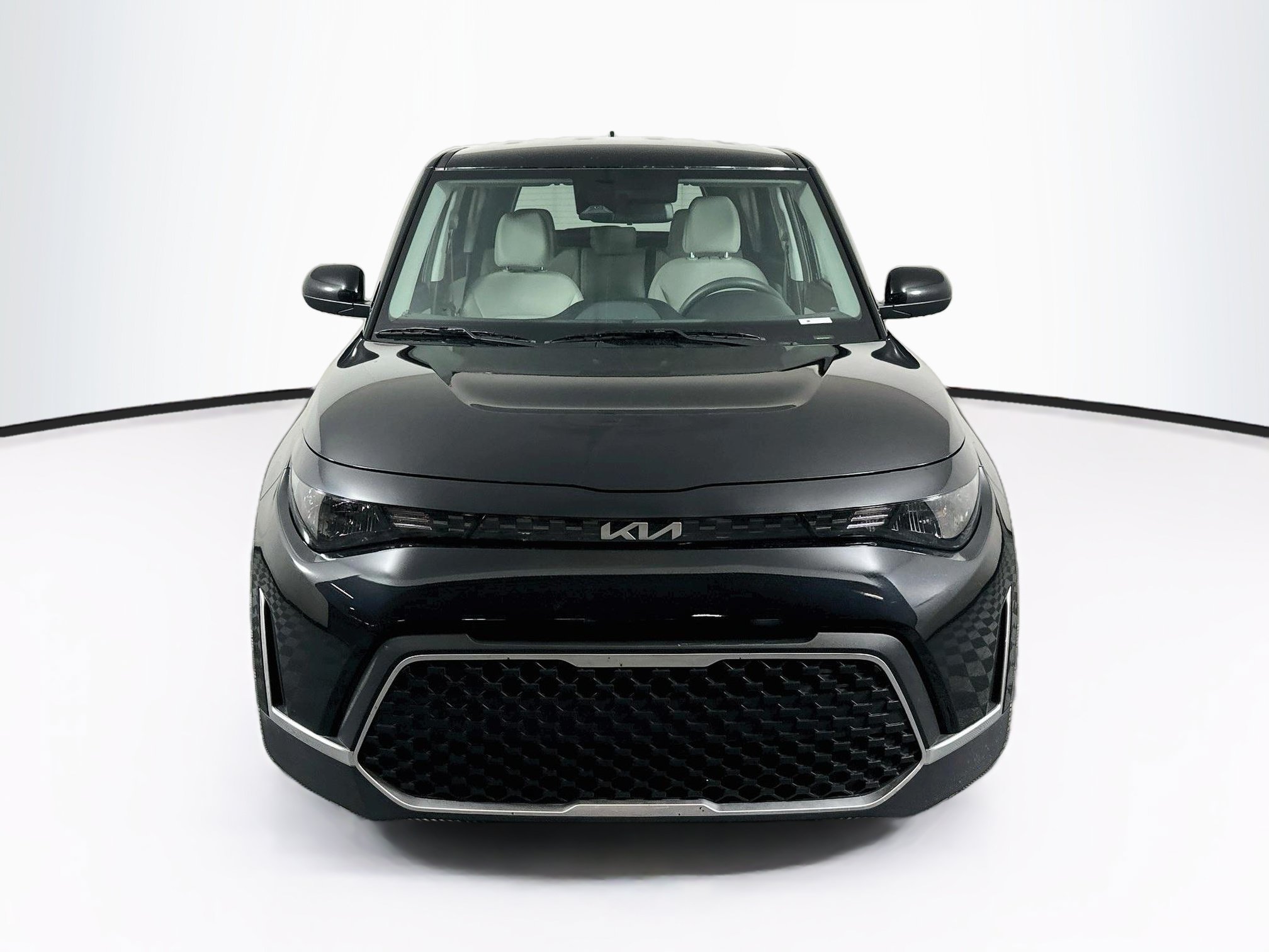 Used 2025 Kia Soul LX w/ LX Technology Package FWD image 2