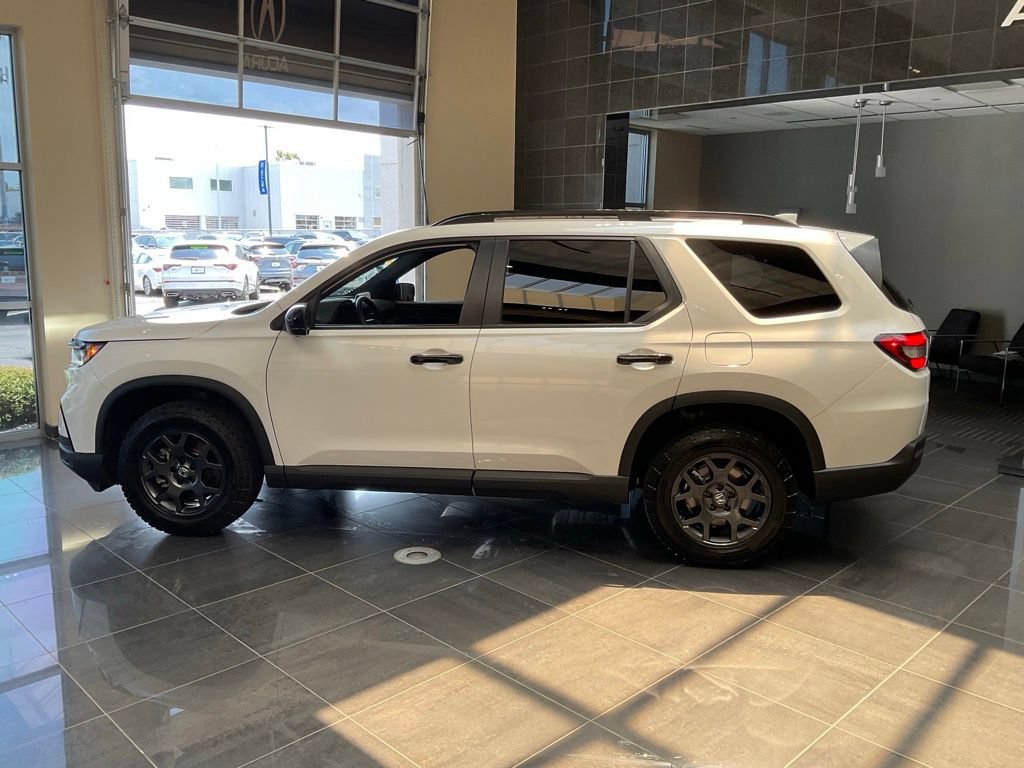 Used 2025 Honda Pilot TrailSport image 5