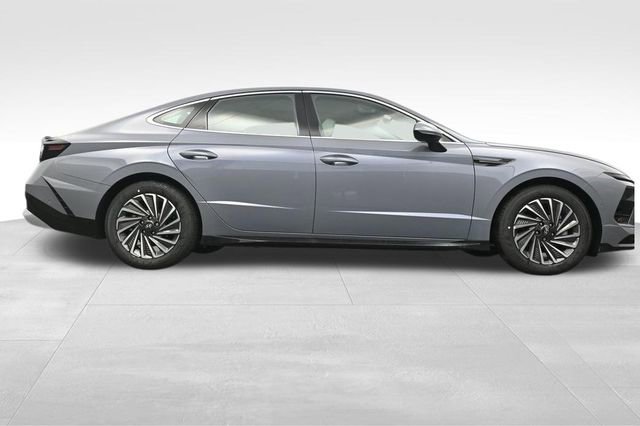 Used 2025 Hyundai Sonata Limited image 39