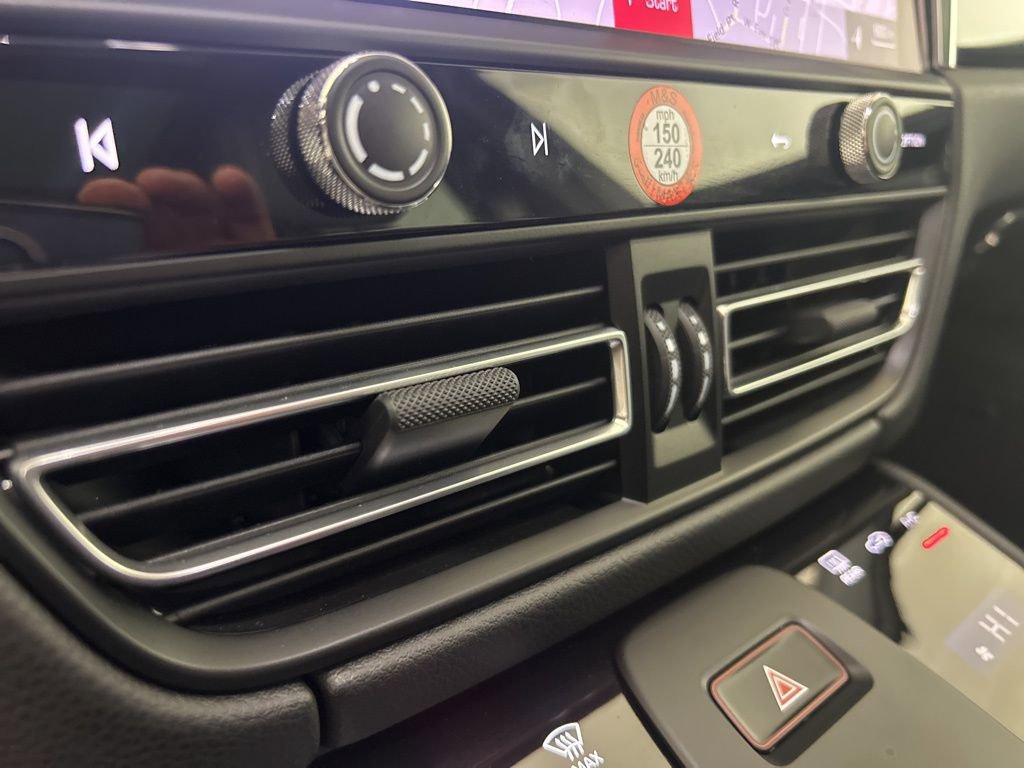 Certified 2025 Porsche Macan image 35