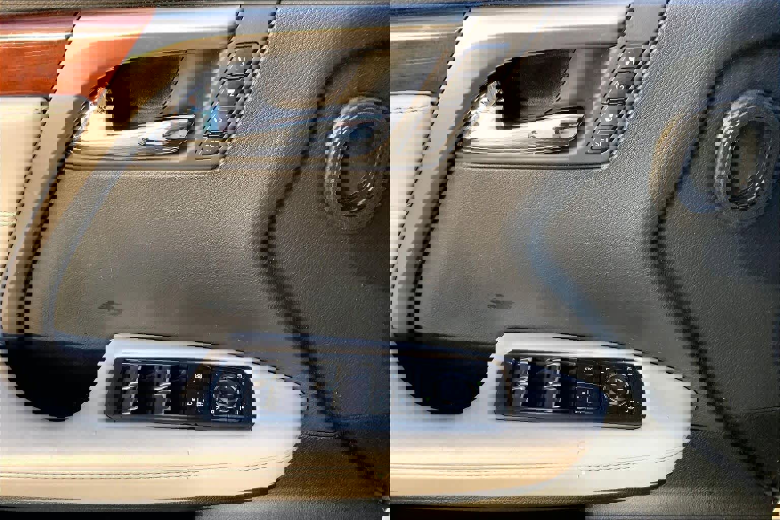 Used 2019 Lexus RX 350L w/ Premium Package image 34