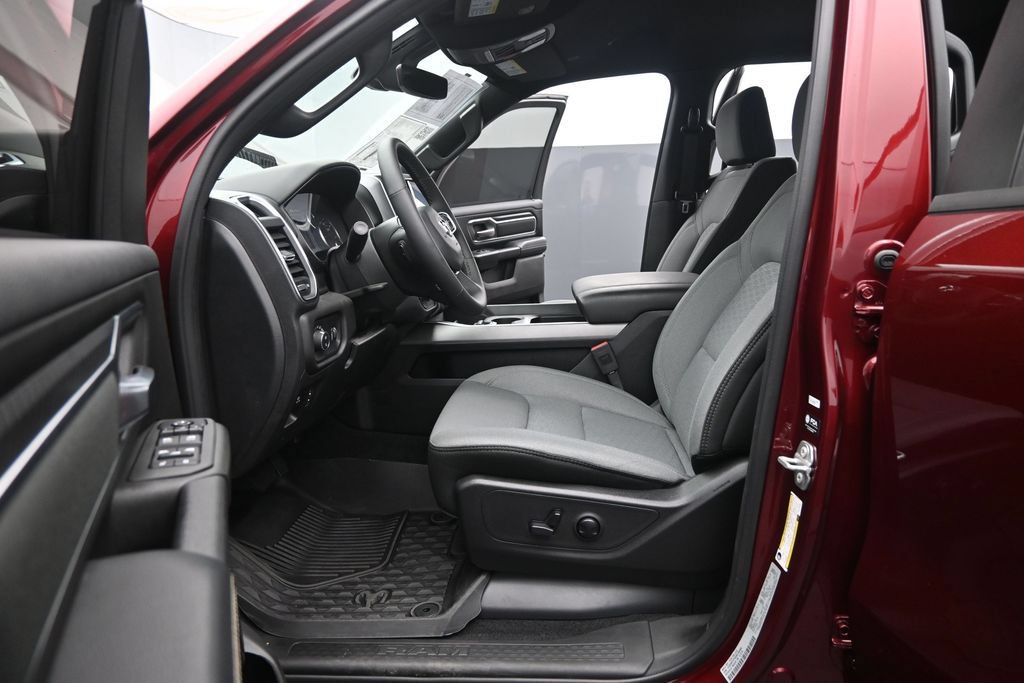 Used 2025 RAM 1500 Big Horn AWD/4WD image 10