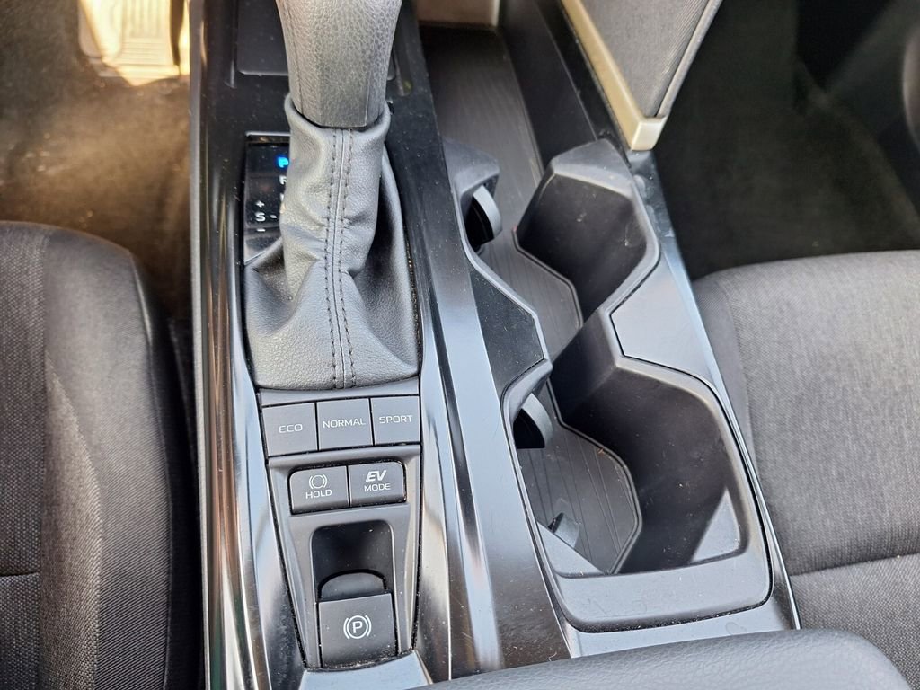 Used 2025 Toyota Camry LE image 18