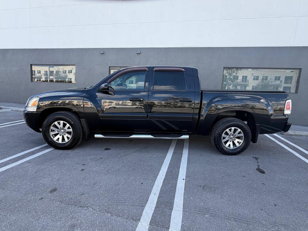 Used 2008 Mitsubishi Raider LS image 9