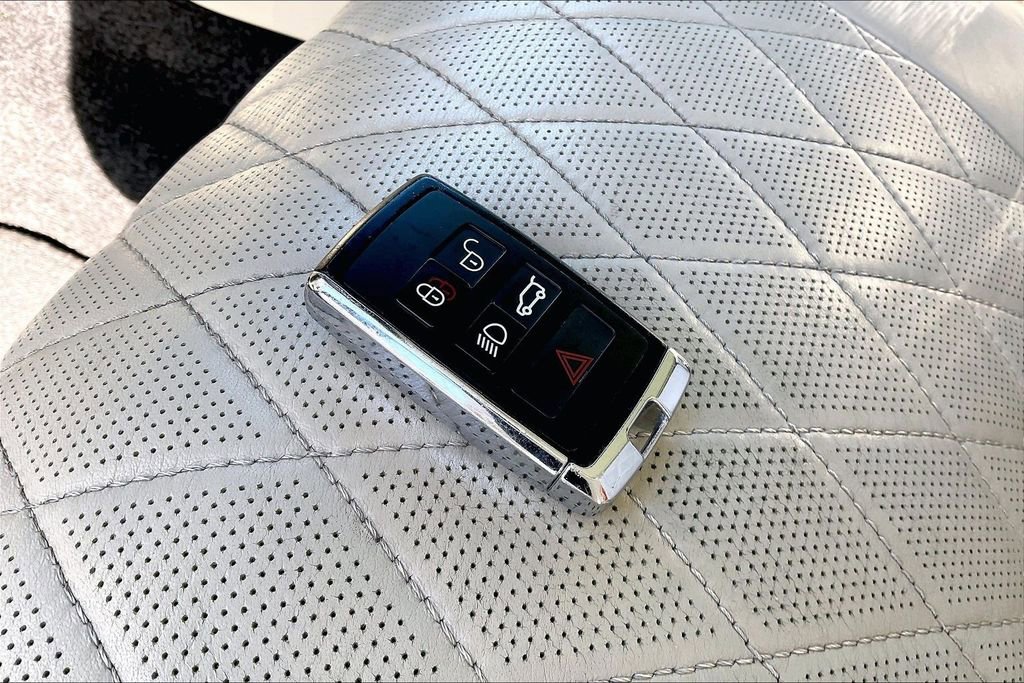 Used 2021 Land Rover Range Rover SV Autobiography Dynamic image 36