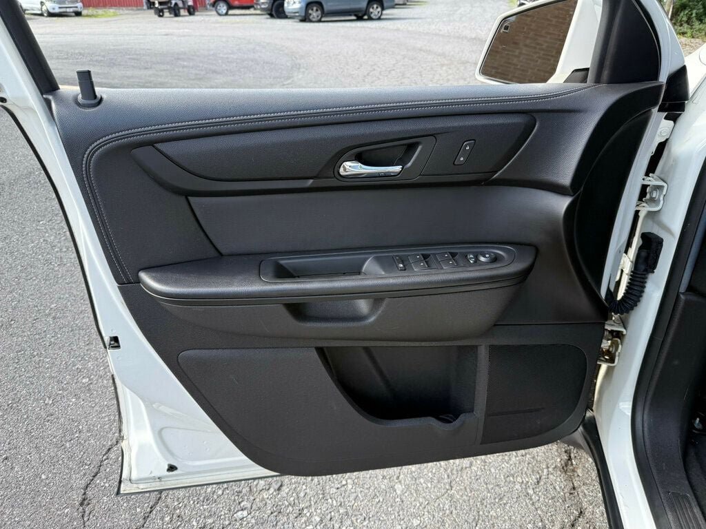 Used 2013 Chevrolet Traverse LT AWD/4WD image 17