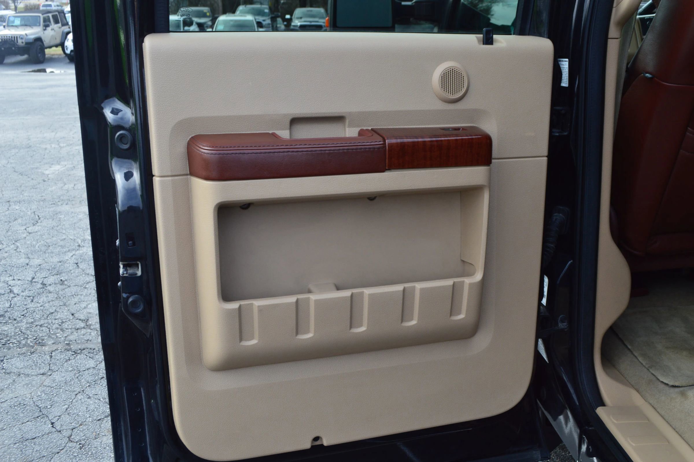 Used 2012 Ford F350 King Ranch w/ King Ranch w/Chrome Pkg image 21