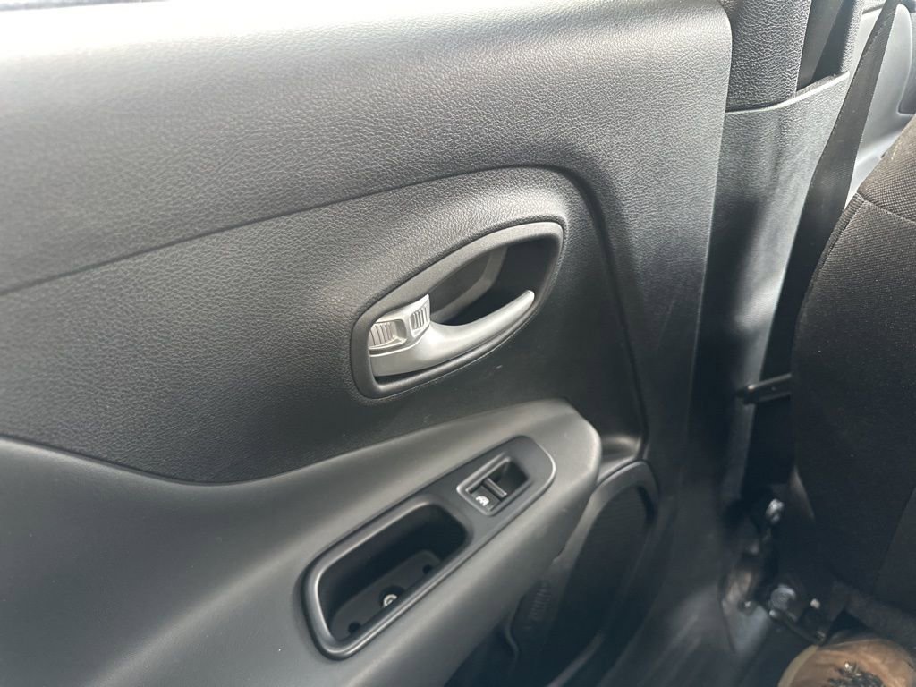 Used 2023 Jeep Renegade Latitude image 32