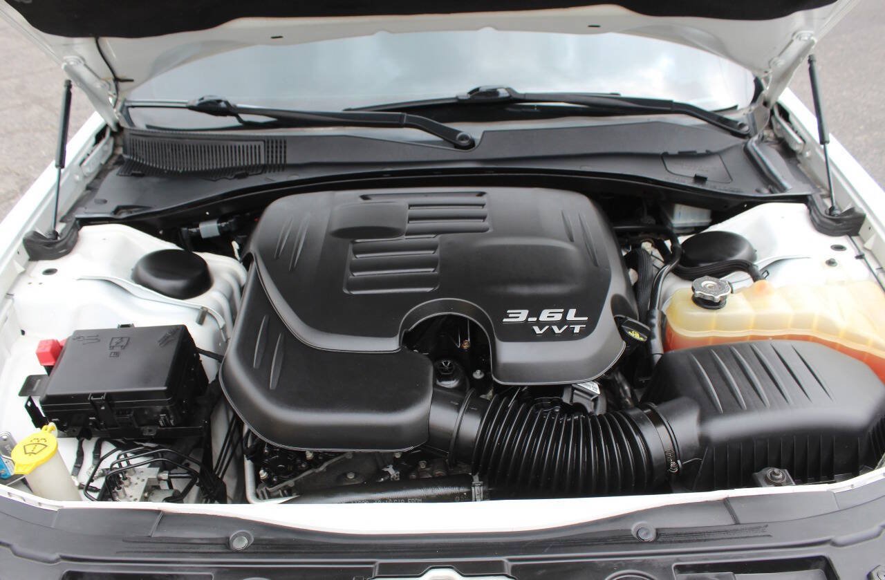 Used 2018 Chrysler 300 S w/ 300S Premium Group AWD/4WD image 8