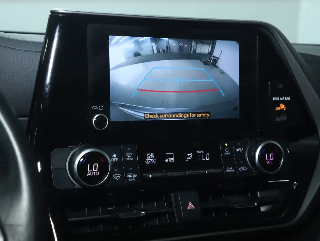 Used 2023 Toyota Highlander LE AWD/4WD image 30
