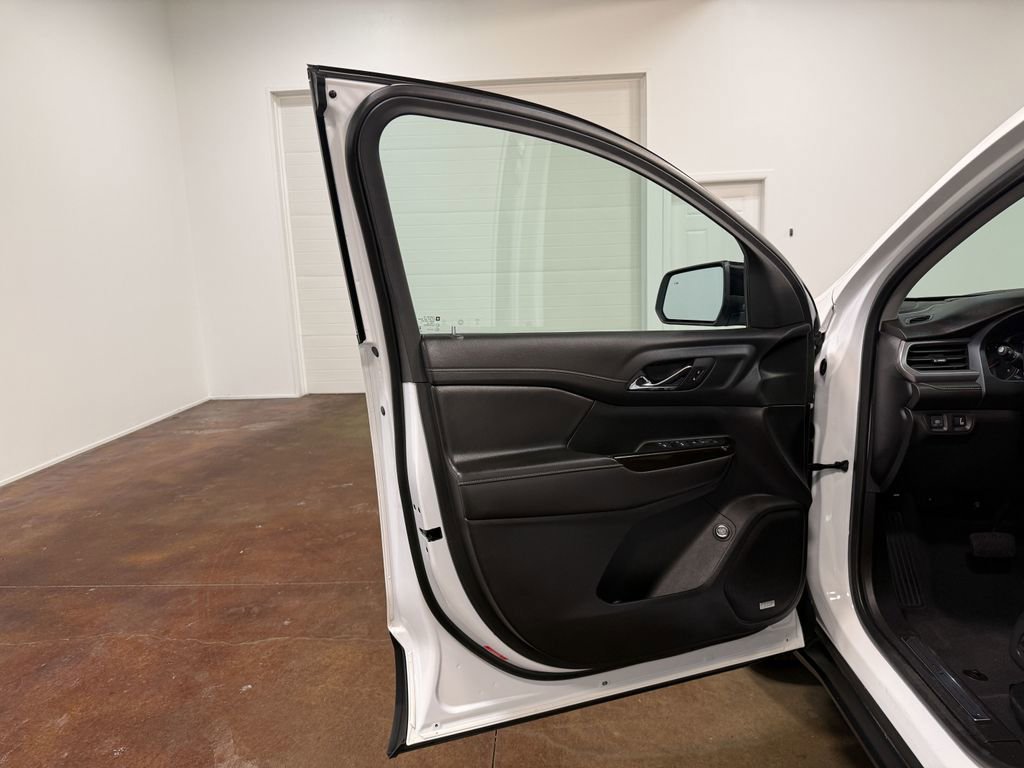 Used 2023 GMC Acadia AT4 image 57