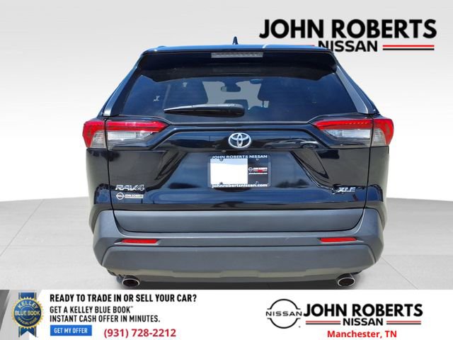 Used 2022 Toyota RAV4 XLE Premium image 16
