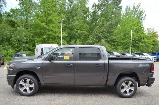 New 2026 RAM 1500 Express AWD/4WD image 5