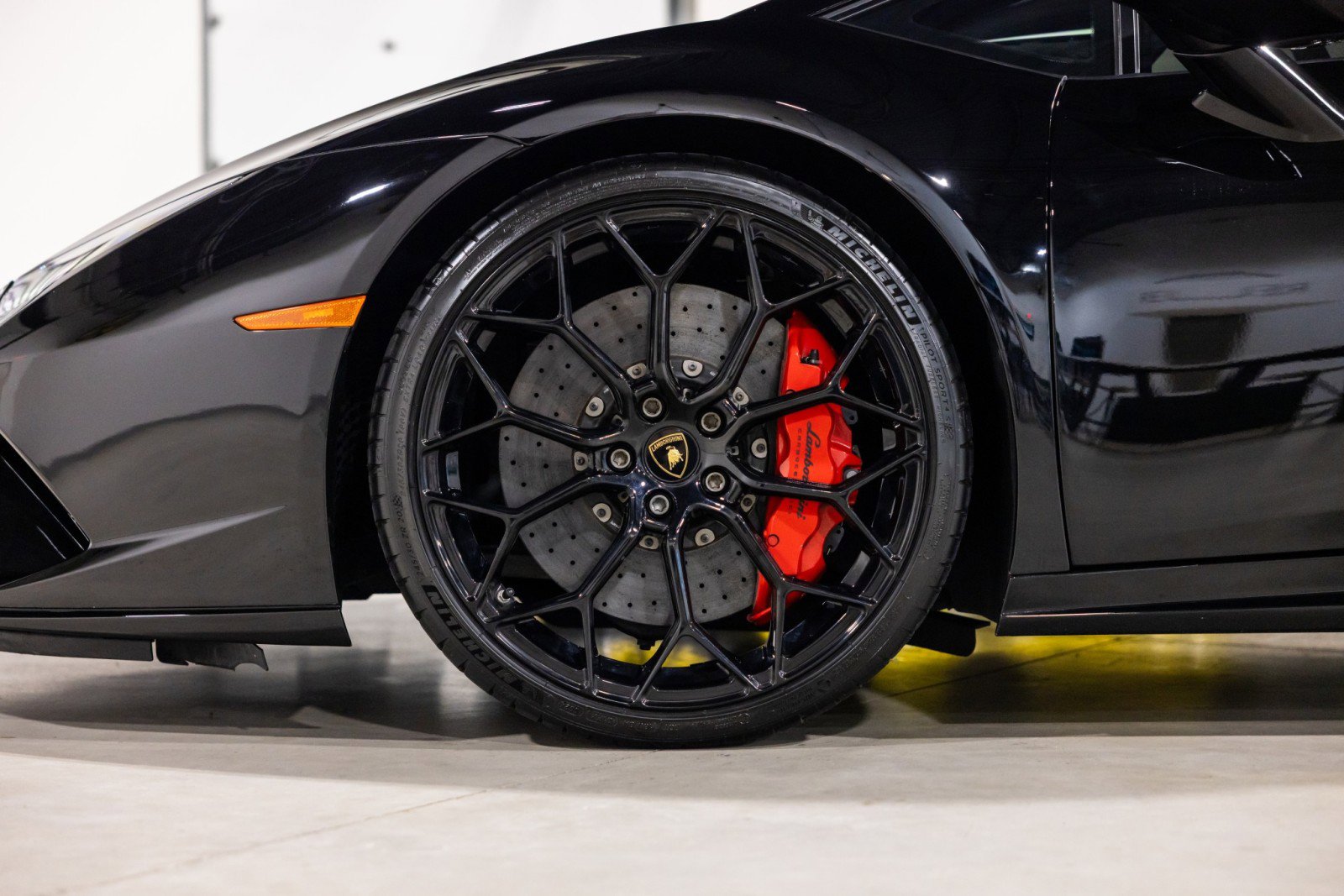 Used 2018 Lamborghini Huracan Performante AWD/4WD image 22