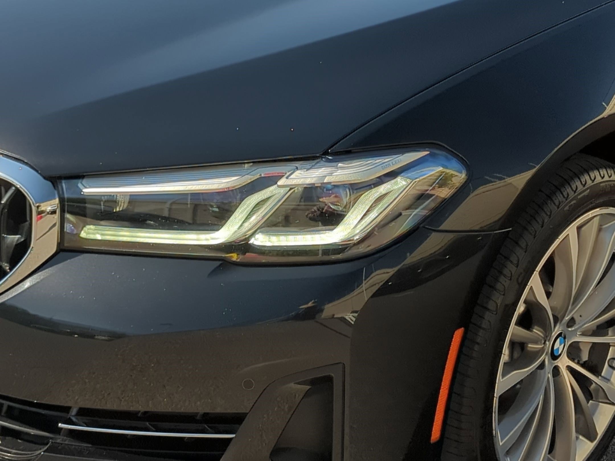 Used 2023 BMW 530i w/ Premium Package image 6