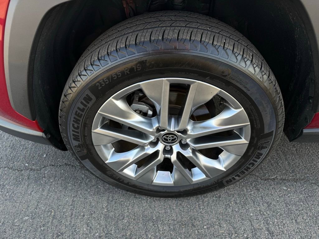 Used 2024 Toyota RAV4 XLE Premium image 9