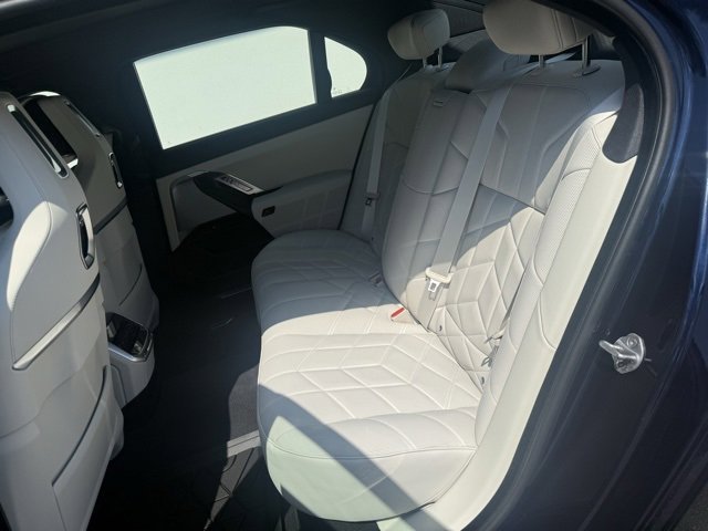 New 2026 BMW 750e xDrive w/ Premium Package image 11