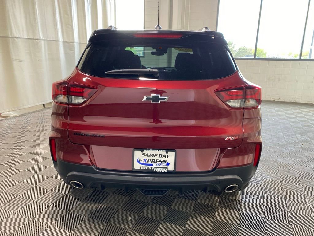 Used 2023 Chevrolet TrailBlazer RS w/ Sun and Liftgate Package FWD image 11