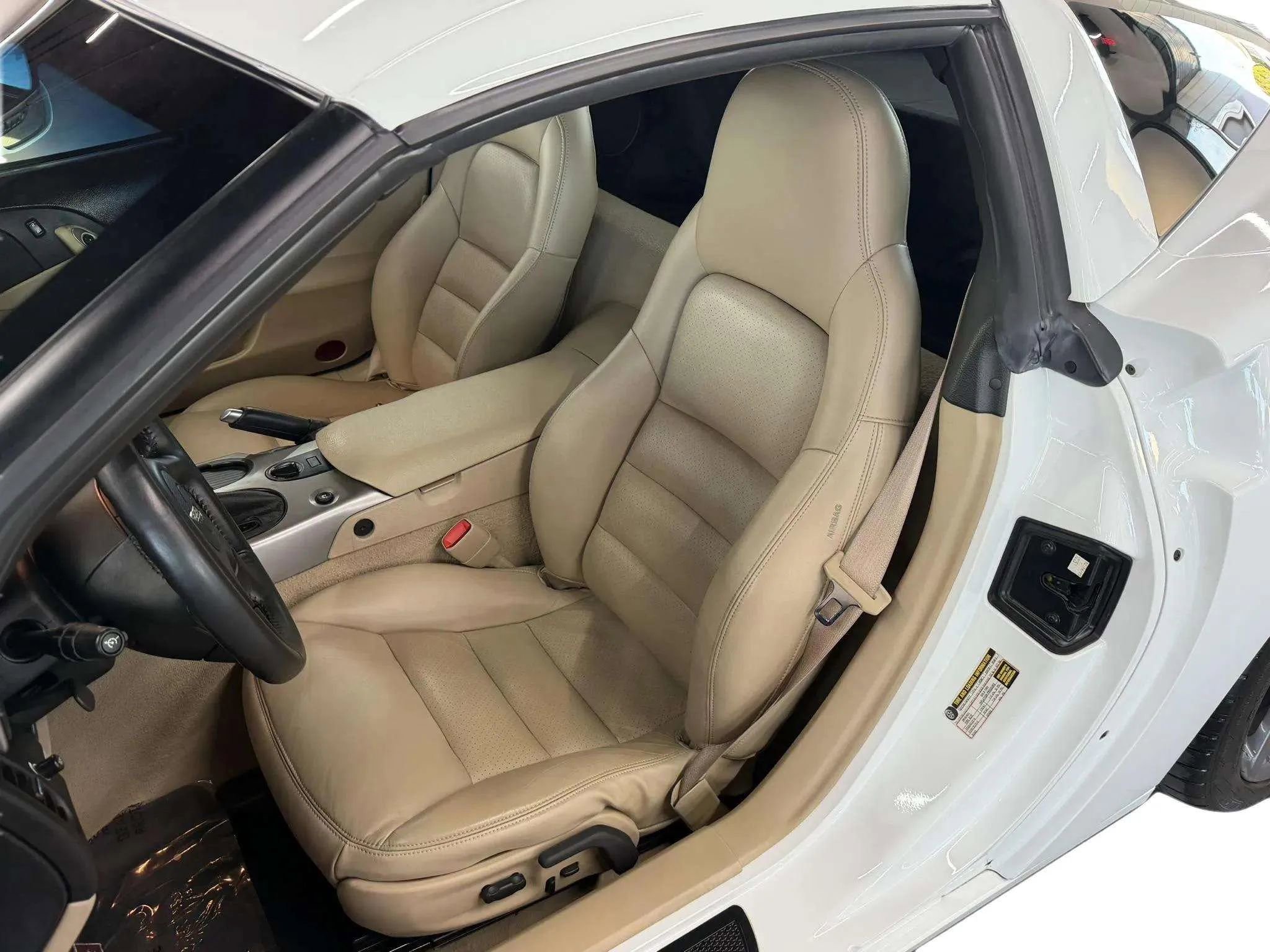 Used 2005 Chevrolet Corvette Coupe w/ Preferred Equipment Group image 18