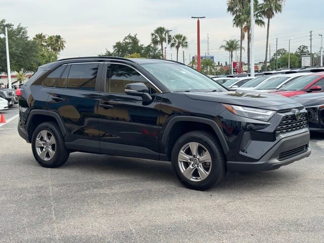 Used 2022 Toyota RAV4 XLE w/ Convenience Package FWD image 4