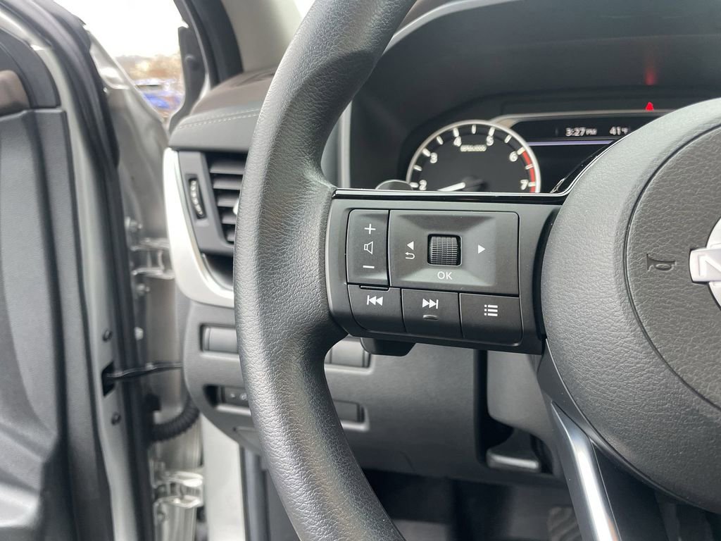 Used 2023 Nissan Rogue SV image 15