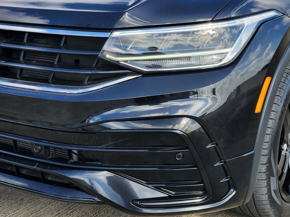 Used 2023 Volkswagen Tiguan SE R-Line FWD image 9