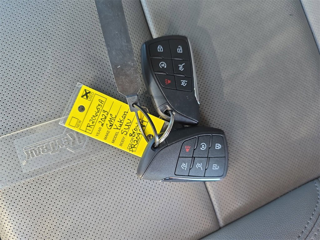 Used 2023 GMC Yukon SLT w/ SLT Premium Package image 37