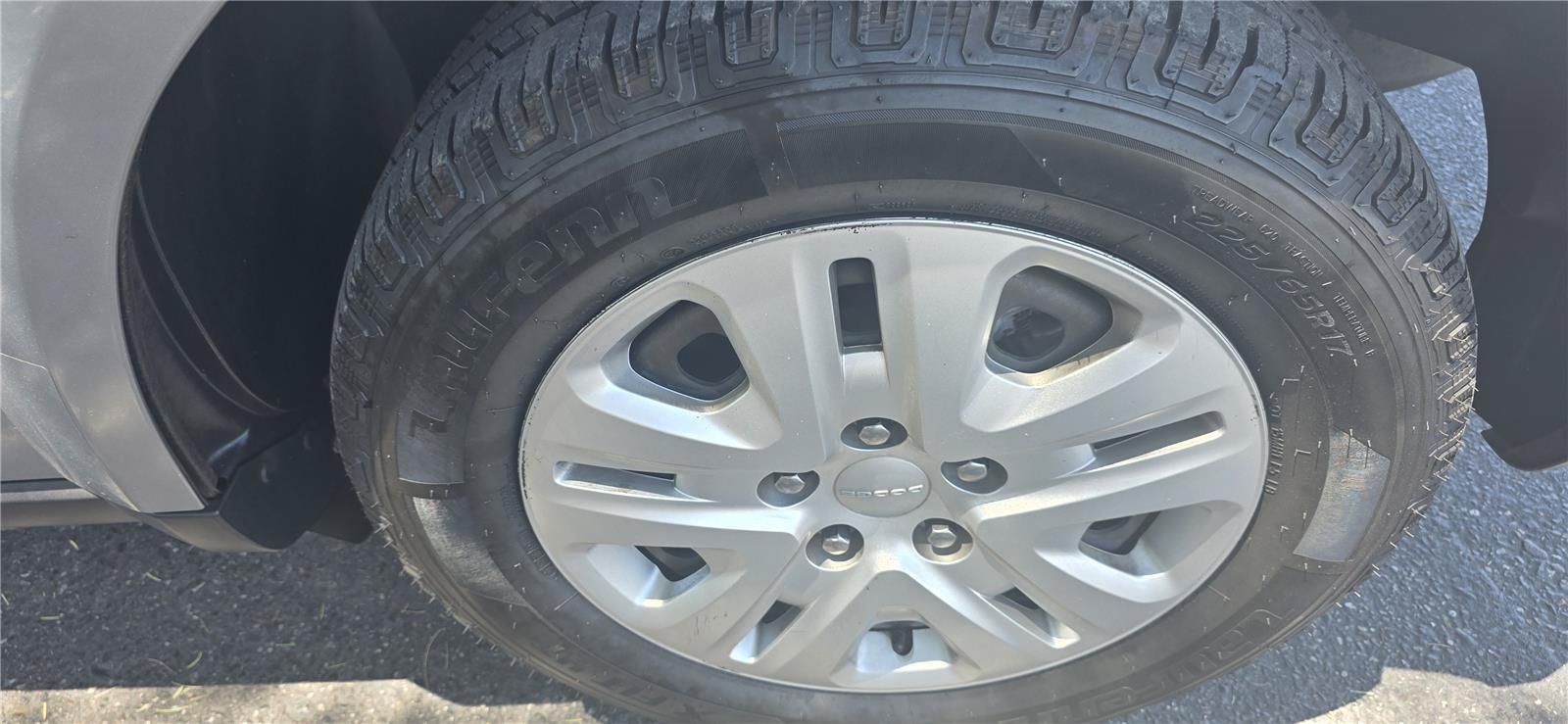 Used 2019 Dodge Journey SE FWD image 9