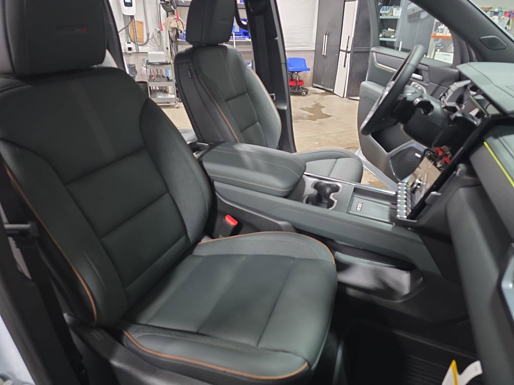 New 2026 GMC Acadia AT4 w/ Luxury Package AWD/4WD image 10
