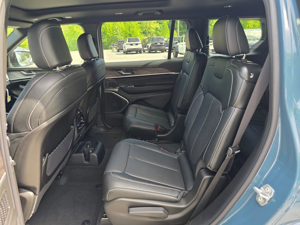 New 2026 Jeep Grand Cherokee L Limited AWD/4WD image 9