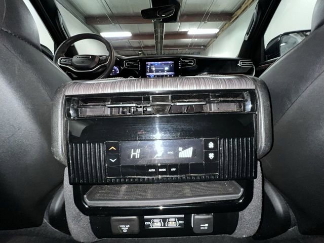 Used 2023 Jeep Wagoneer Series II w/ Premium Group I AWD/4WD image 22