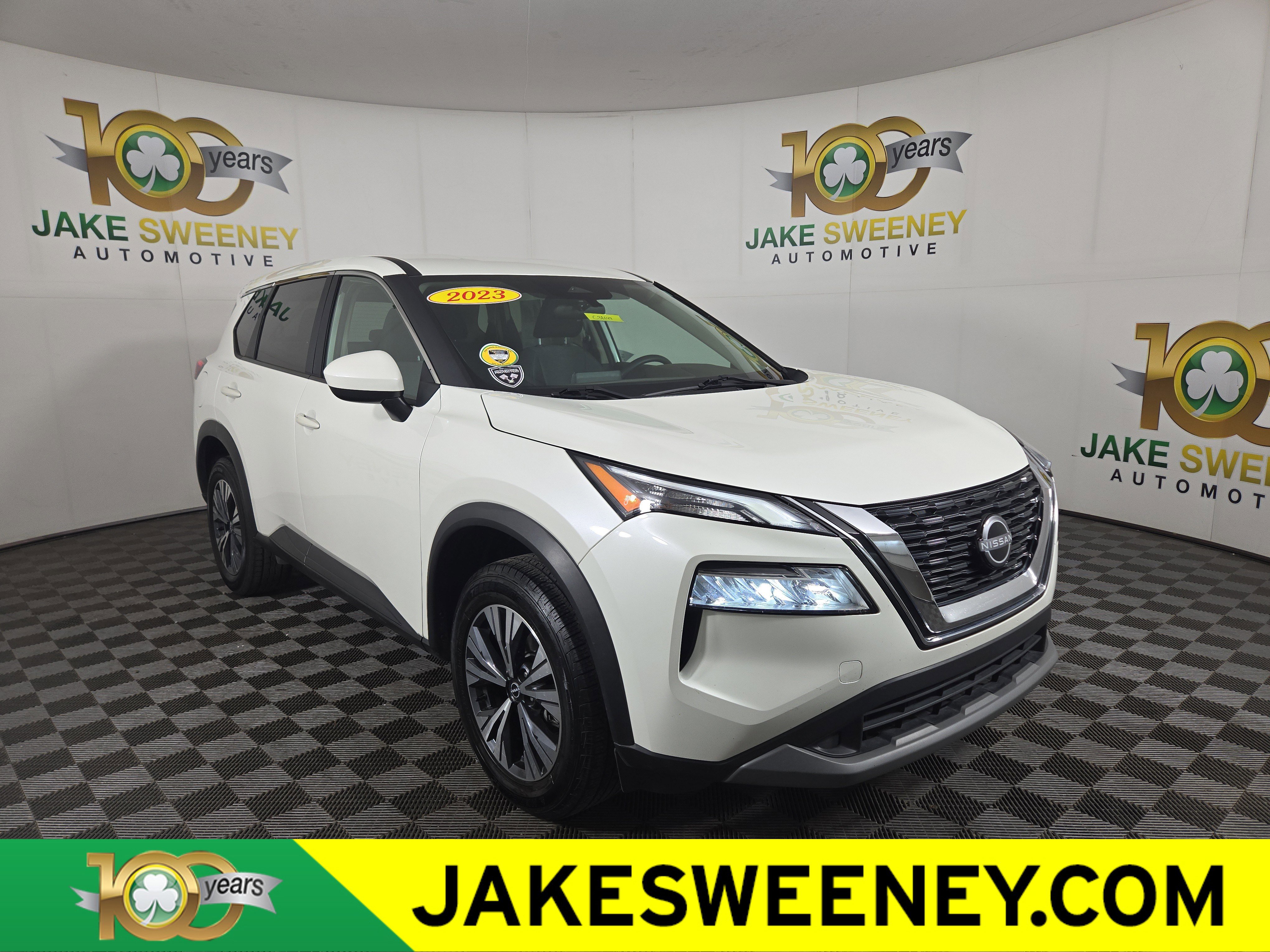 Used 2023 Nissan Rogue SV image 1