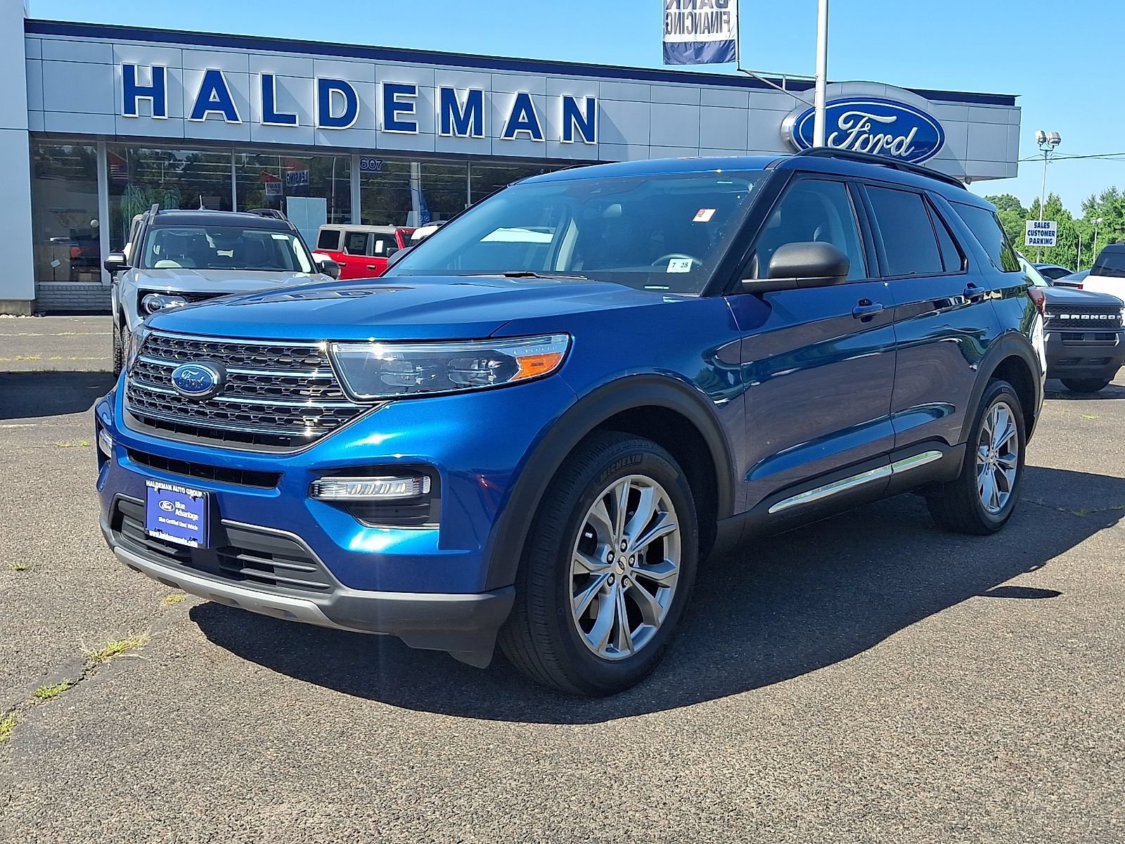 Certified 2023 Ford Explorer XLT w/ Equipment Group 202A AWD/4WD image 3