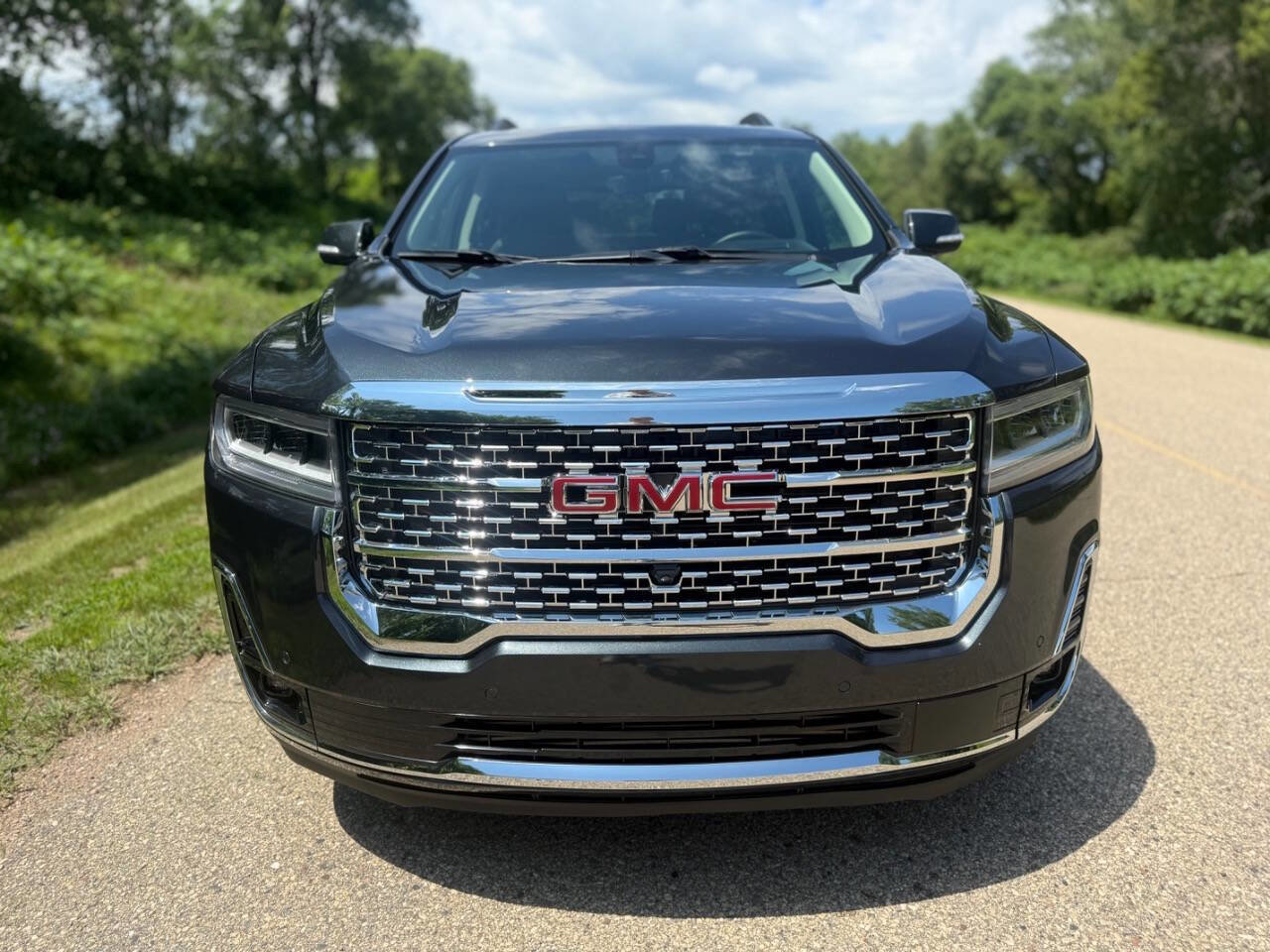 Used 2023 GMC Acadia Denali w/ Denali Ultimate Package image 3