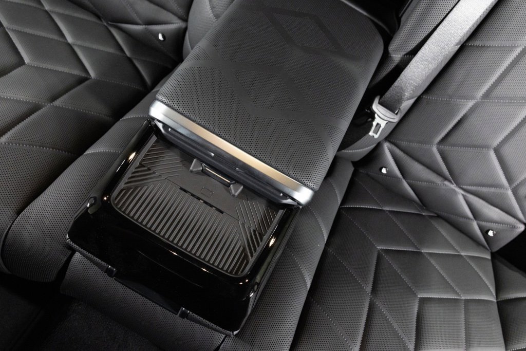 Used 2025 BMW i7 xDrive60 image 30