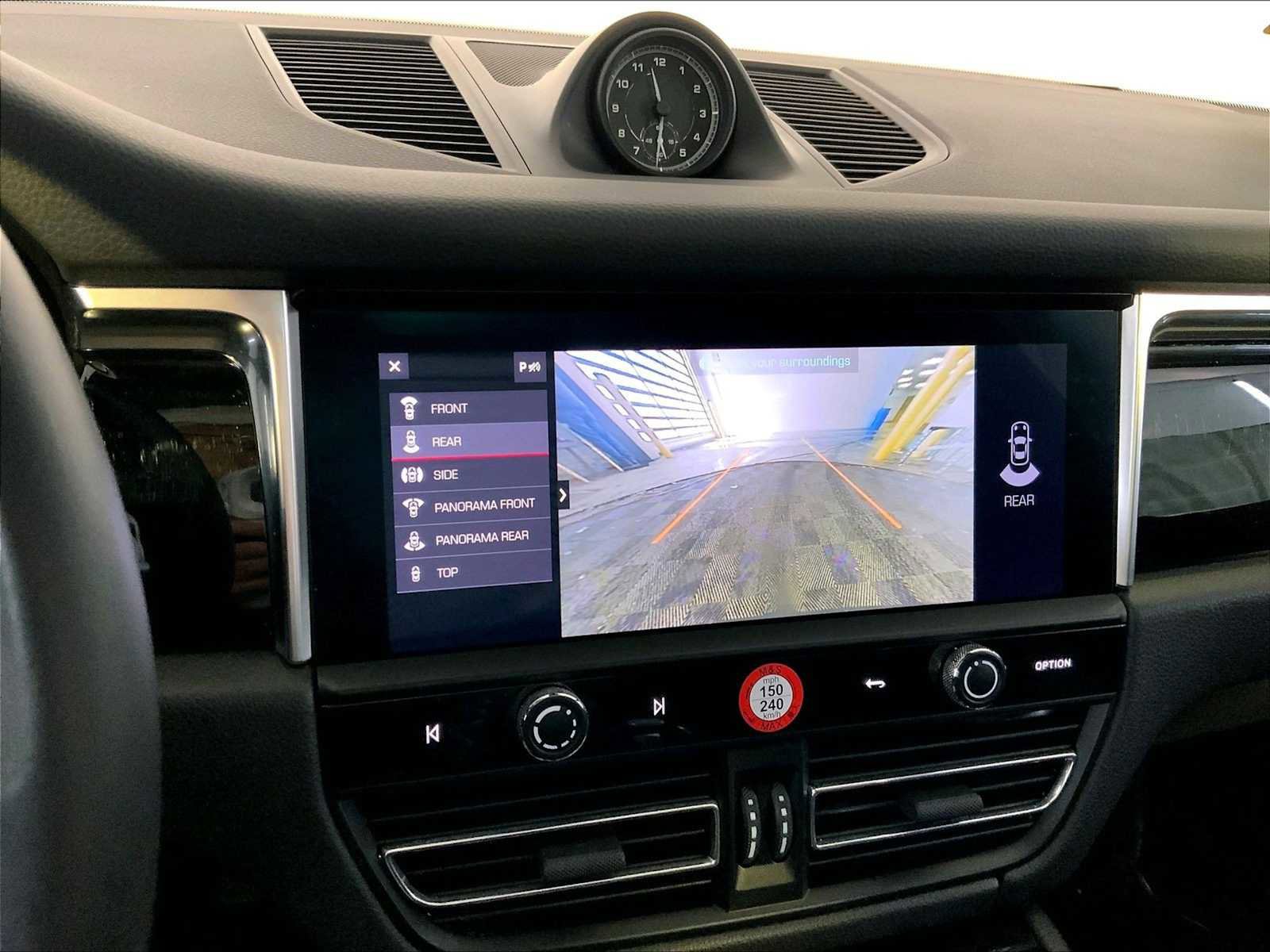 Certified 2023 Porsche Macan image 31