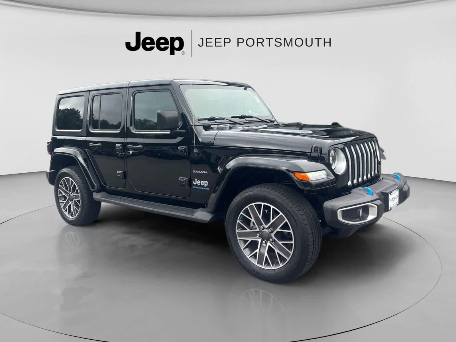 Used 2023 Jeep Wrangler Unlimited Sahara w/ Cold Weather Group AWD/4WD image 1