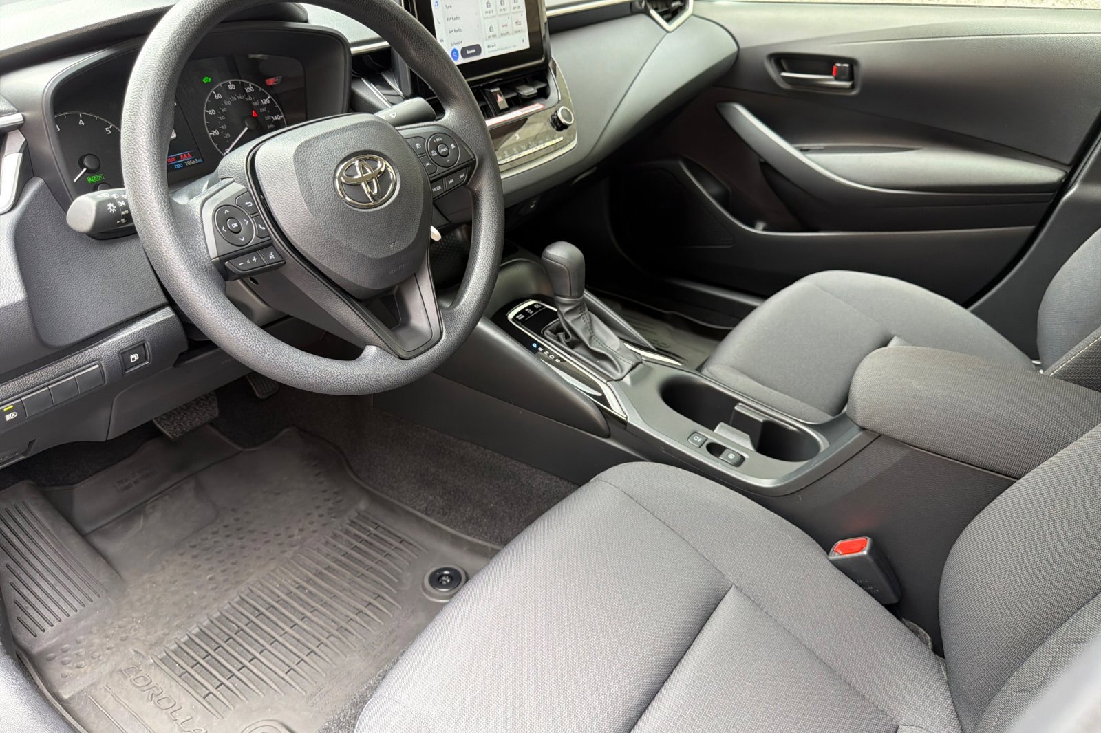 Used 2025 Toyota Corolla LE FWD image 9
