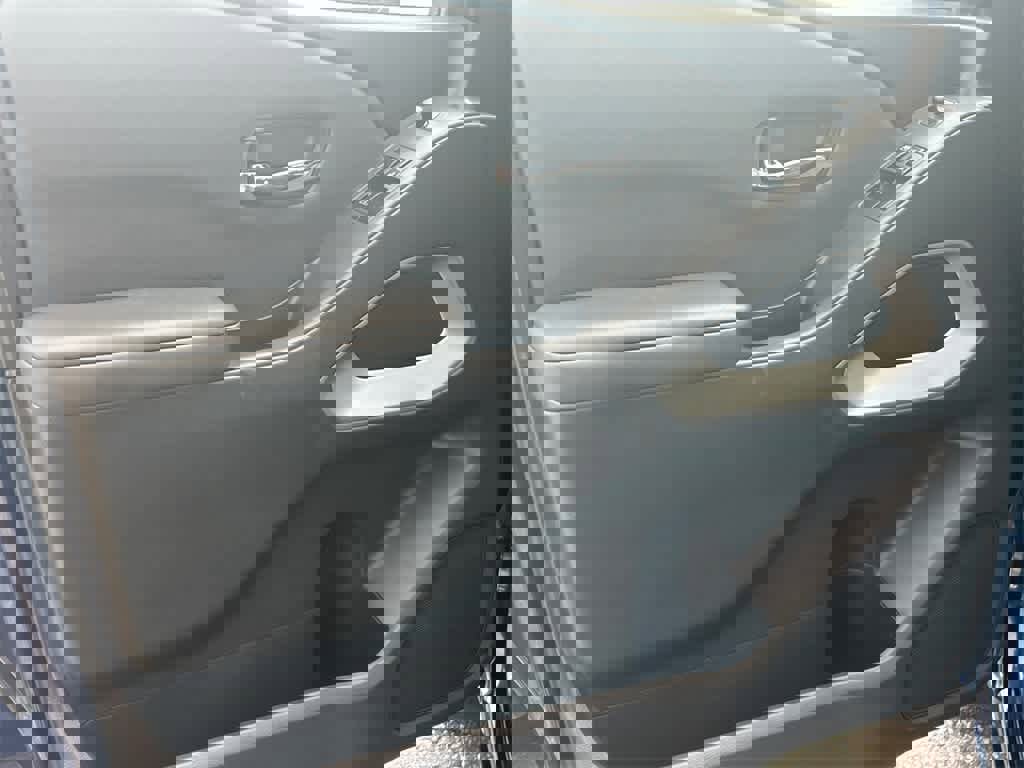 Used 2022 Nissan Frontier SV w/ Technology Package image 11