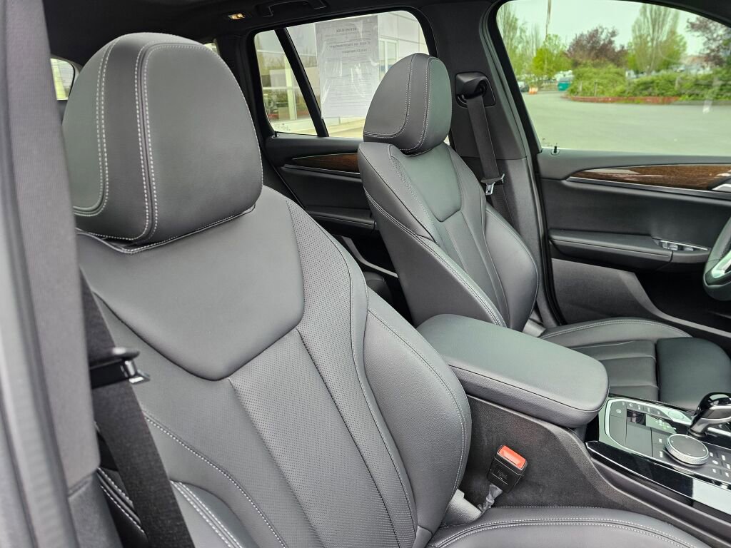 Used 2024 BMW X3 xDrive30i w/ Premium Essential Package image 12