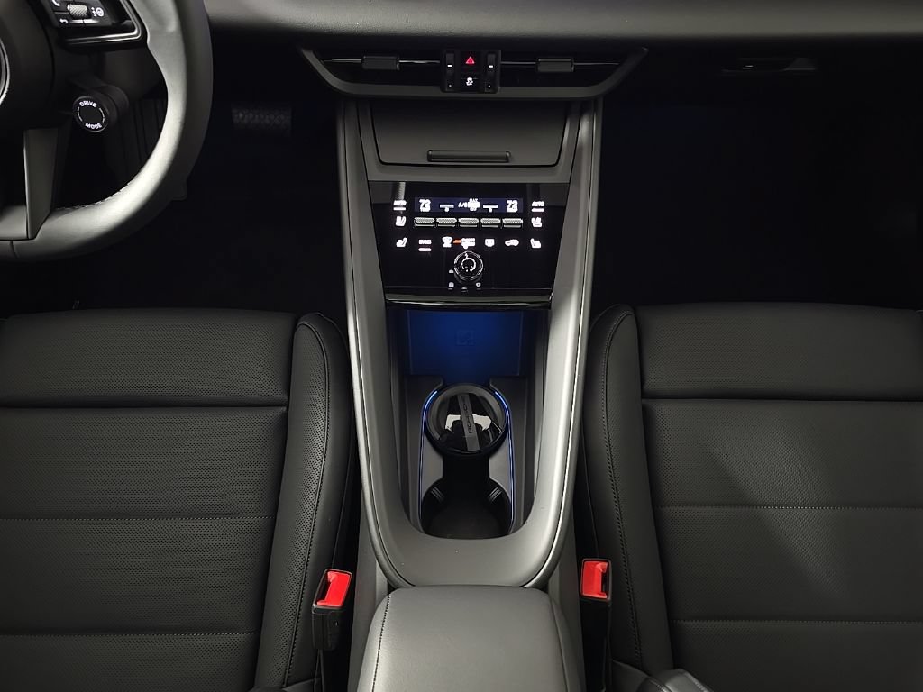 Certified 2025 Porsche Macan Electric RWD image 22