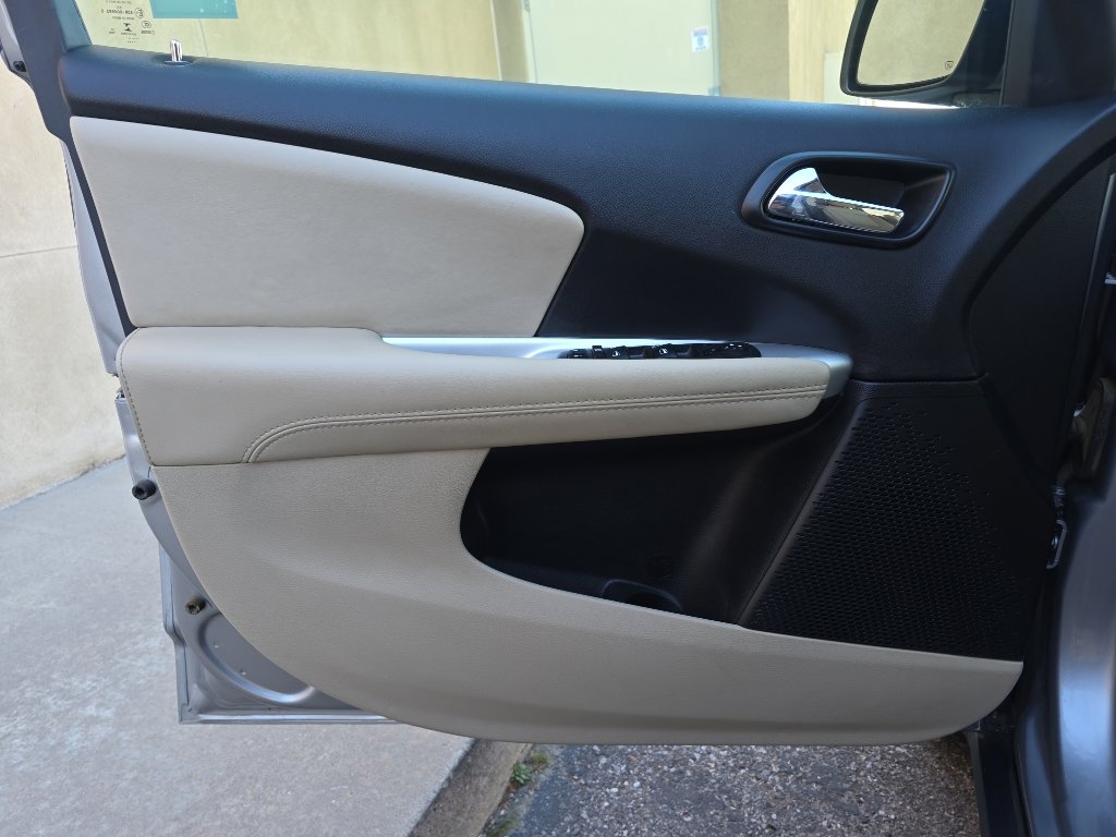 Used 2017 Dodge Journey SE w/ Flexible Seating Group image 21