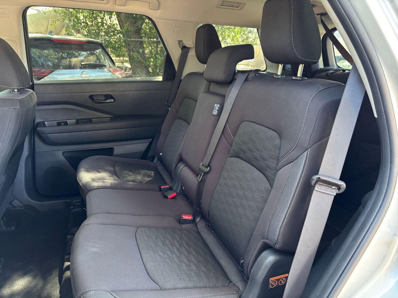 Used 2024 Nissan Pathfinder SV image 40